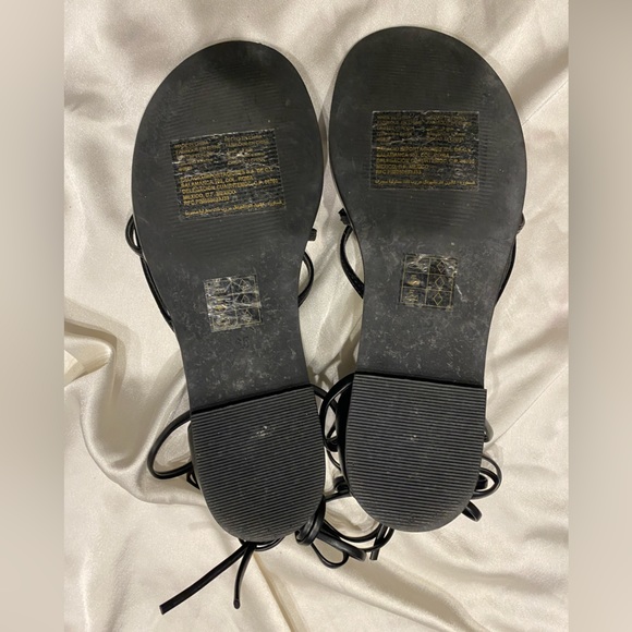 GUESS GLADIATOR WRAP SANDALS - SIZE 6.5 - Picture 2 of 9